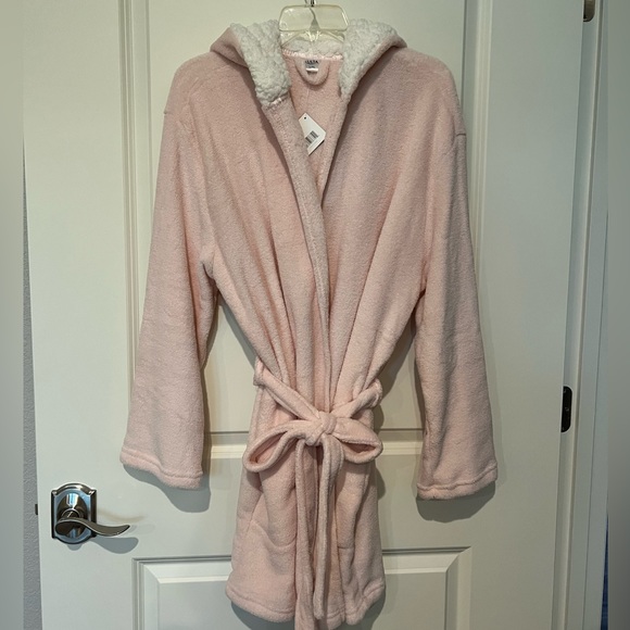 Ulta Short Hooded Robe - Picture 4 of 6